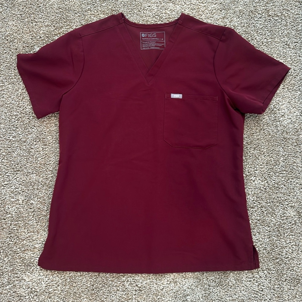 FIGS | Catarina One Pocket Scrub Top in Burgundy
